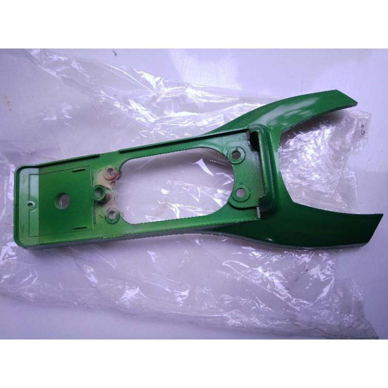 panel dasi dada Yamaha v75 hijau original baru