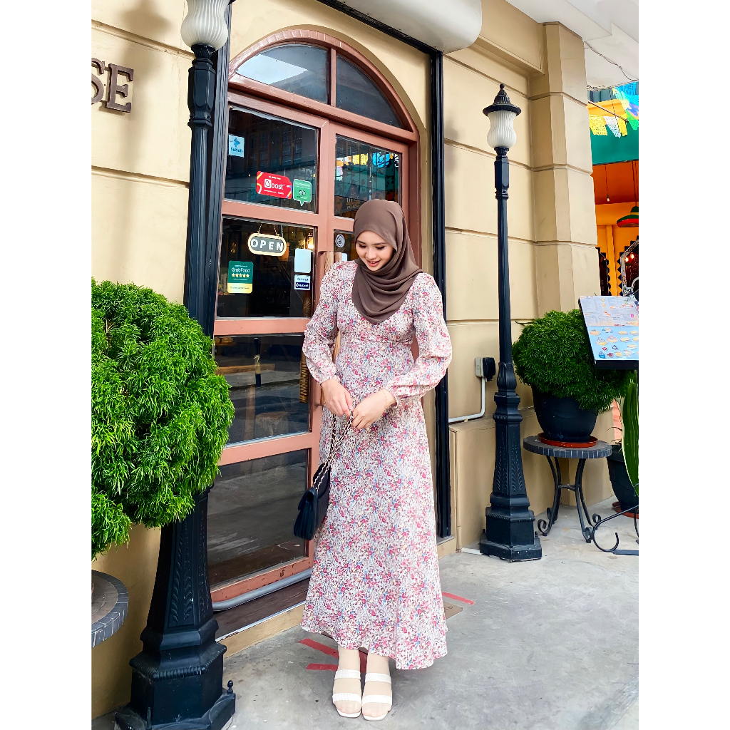 2023 Korean floral V-neck waist thin retro long-sleeved chiffon dress