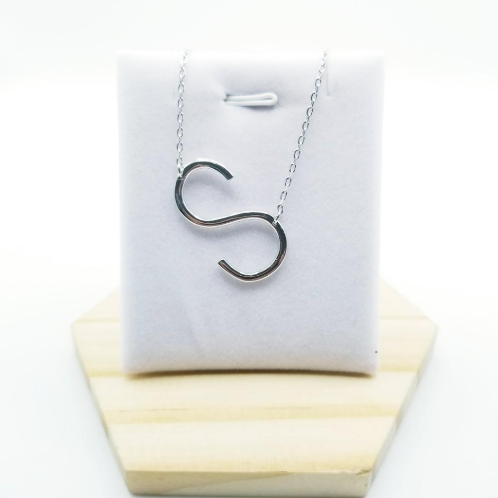 Kalung Huruf Inisial Alphabet Rantai Titanium Warna Emas