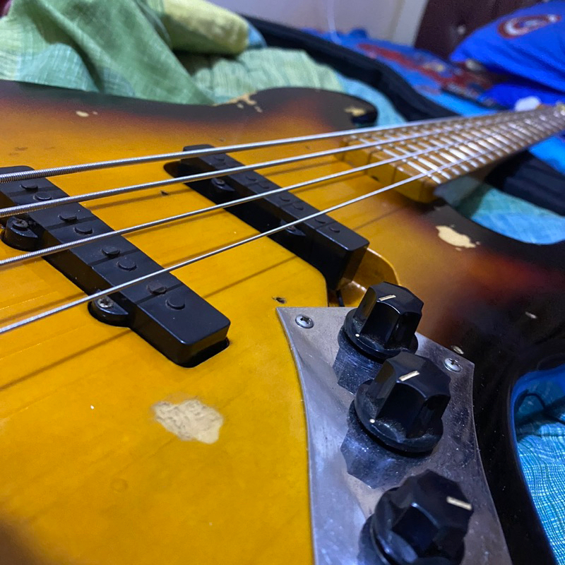squier jazz bass custom