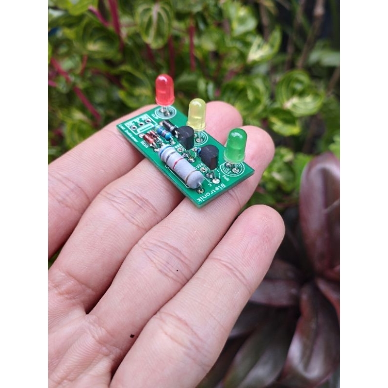 LED clip signal power untuk panel power amplifer