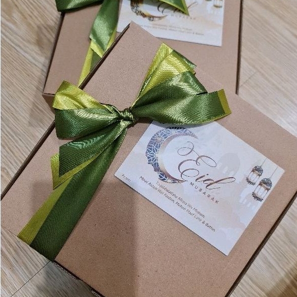 

Hampers daily homewear (1 set baju + box + greeting card + pita)
