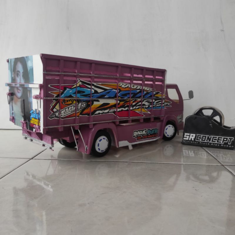 MINIATUR TRUK OLENG SKALA 14 Sudah di cat + stiker mbois