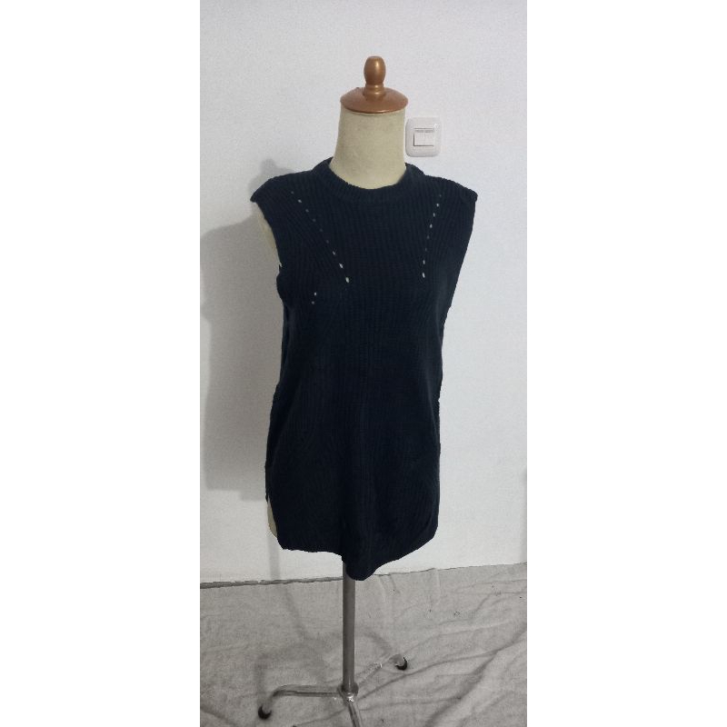 Foliage Green Knitwear Vest by Healthy Karen