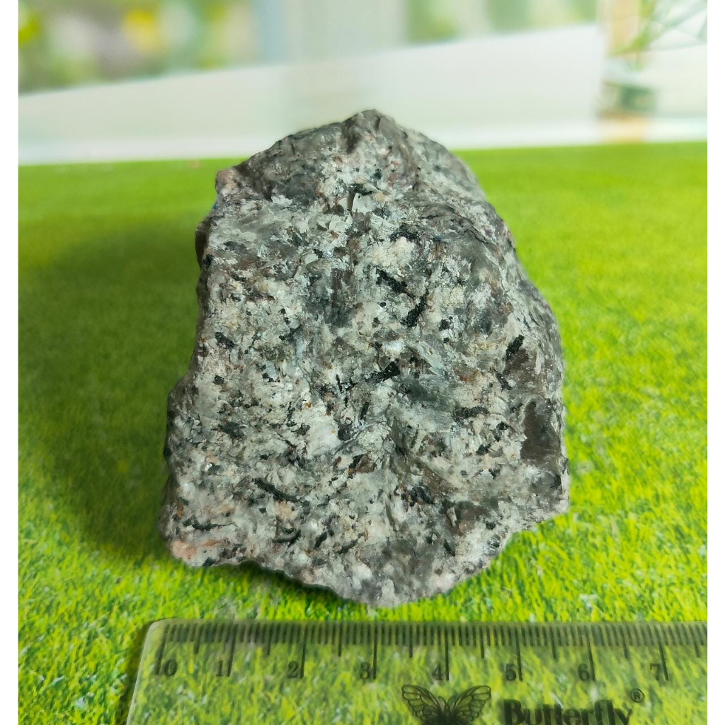 Natural Yooperlite Rough UV Reactive (3)