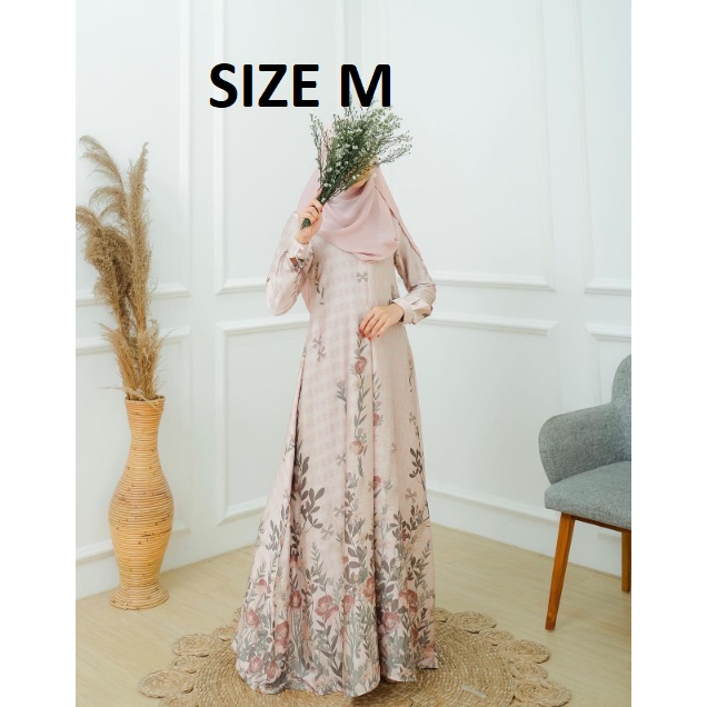 FREEBOOKED ARSYILA DRESS EVOLVERE X ELMIZA CREME GLEAM SIZE M