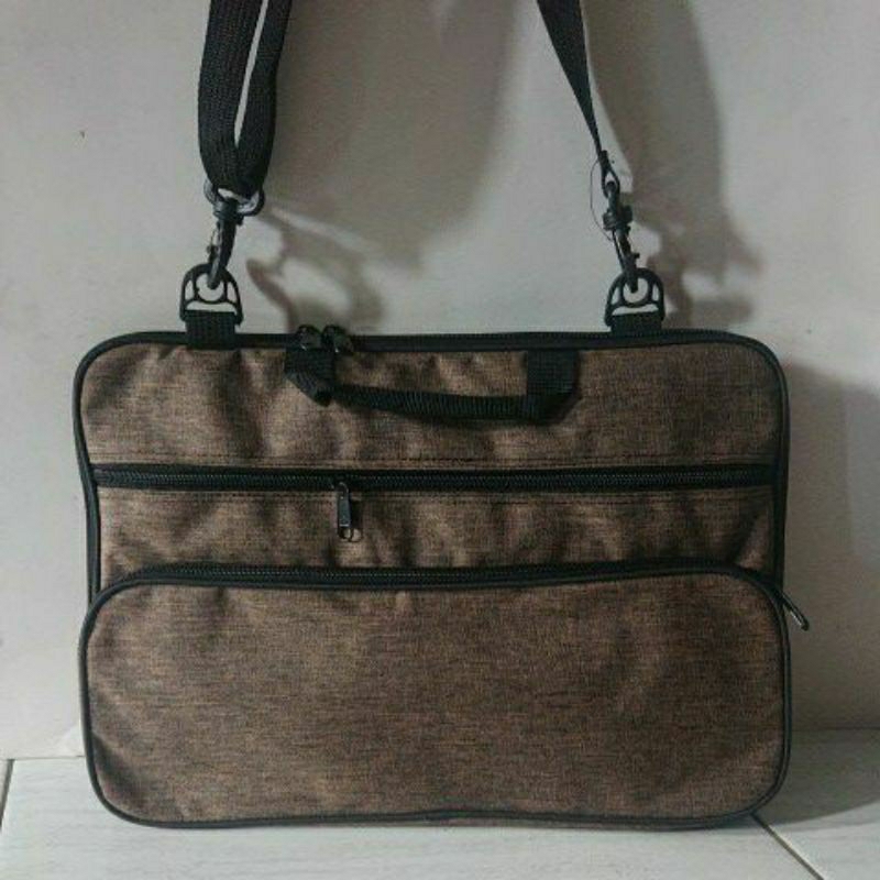 Tas laptop 14inch,dilengkapi tali panjang