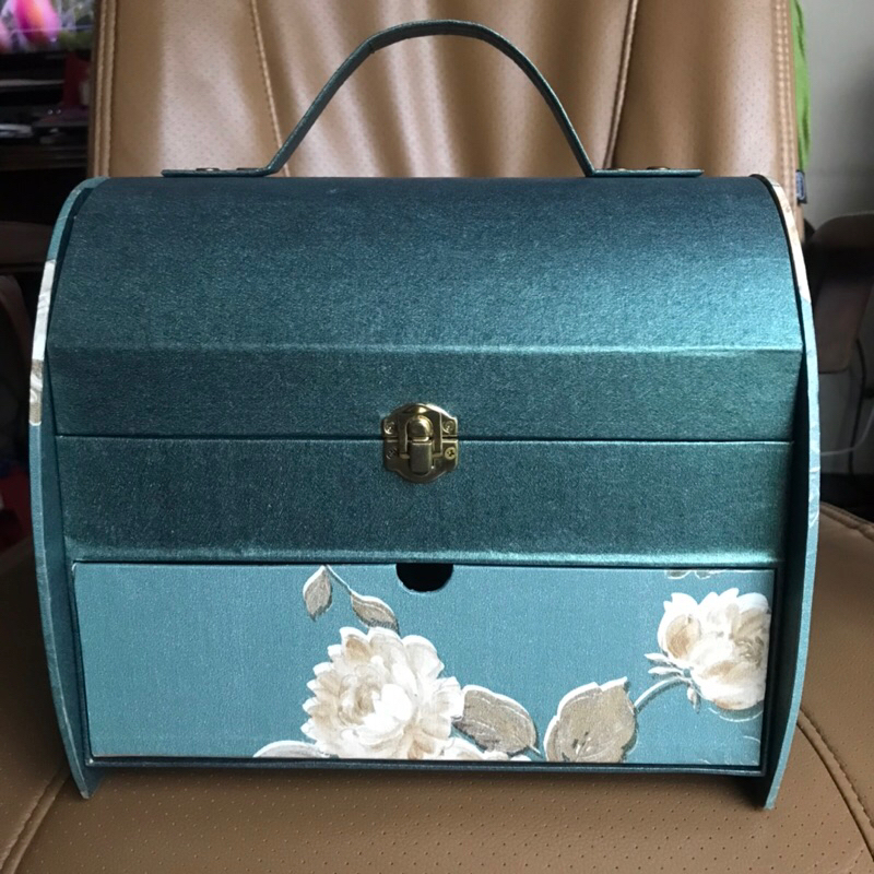 

Ready Stock Box Hamper Parcel Lebaran Hard Box Natal