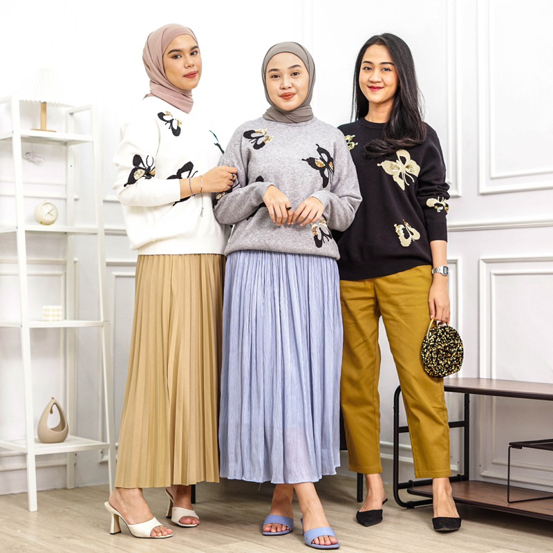 BUTTERFLY SEQUIN KNIT TOP