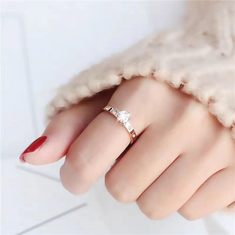 Cincin Aksen Berlian Imitasi Warna Rose Gold Bahan Titanium Untuk Wanita - Cincin Titanium Berlian