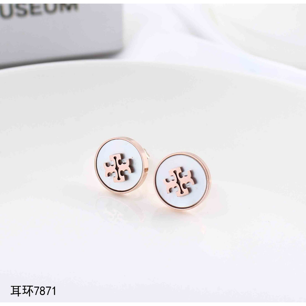 Anting Titanium Mata Hitam Dan Putih Perhiasan Fashion 7871