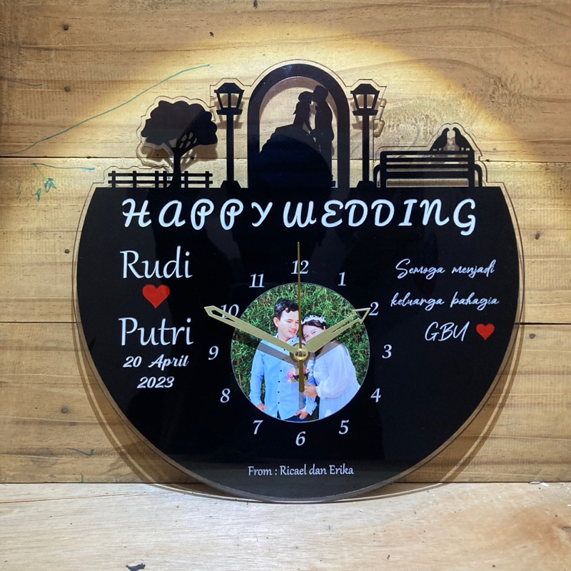 

Kado Pernikahan Custom Plus Foto Bonus Box Kado dan Pita