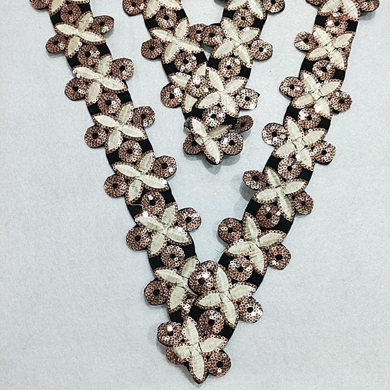 Renda Payet Bunga Cooper Krem