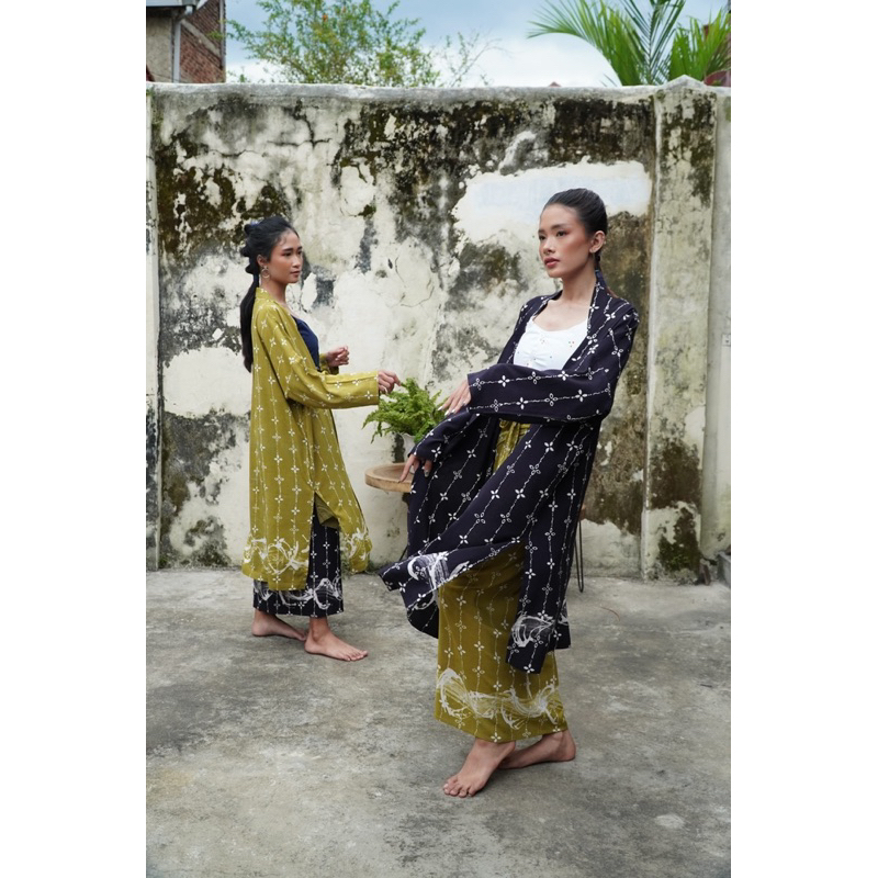 Boolao Kumeli Outer Kebaya Detachable Black (Kebaya Bongkar Pasang Batik Kawung) - Hitam