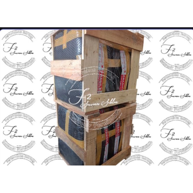 

RK Tambahan packing kayu Haruss cekout bareng gelas nya untuk pesanan pecah belah