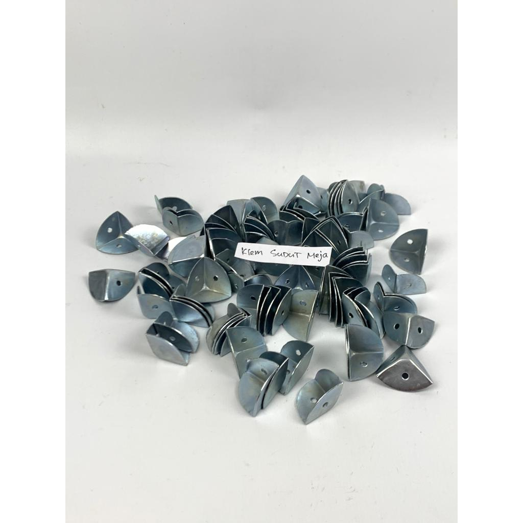 KLEM PLAT BESI SUDUT MEJA 30x30 mm ISI 100 PCS PELINDUNG POJOK UJUNG LEMARI HARGA MURAH BARANG BERKUALITAS PROMO DISKON TERLARIS