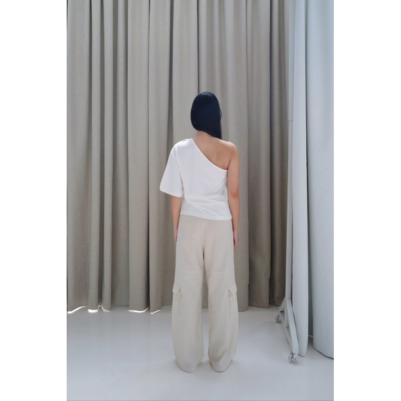 ALOES - Allen Asymmetrical Top / Blouse / Kaos Miring / Kaos Crop