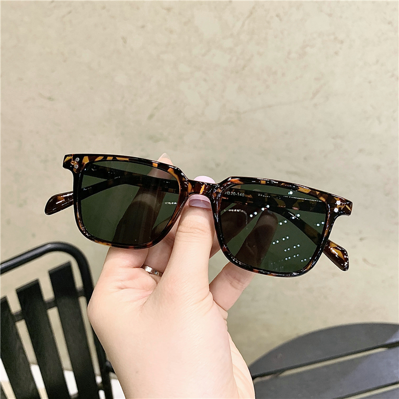 Kacamata Hitam Persegi Wanita/ Pria Gaya Retro Sempit Frame Murah Sunglasses Fashion Korea-Leopard
