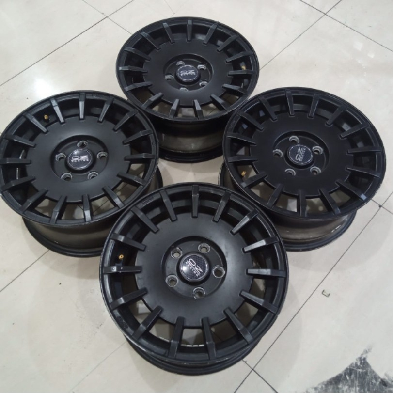 Velg Mobil Racing Bekas OZ RACING R15 Lebar 7 Baut 5 ET 35