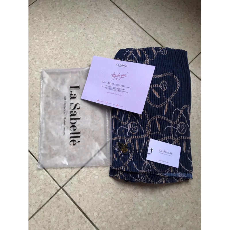 NEW BUKAN PRELOVED LA SABELLE X VENNA MELINDA PLEATED PASHMINA NAVY