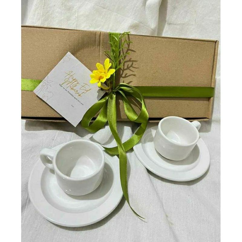 

HAMPERS NATAL/ HAMPERS LEBARAN/HAMPERS CANGKIR/ CUP SOUCER/CANGKIR TEH ATAU KOPI HOTEL TEBAL