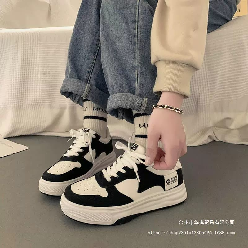 &quot;FREE BOX&quot; LV0212 Sepatu Sneakers Wanita  Sport Shoes Sepatu Fashion Wanita Korea Motif 1976