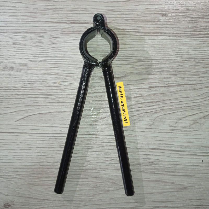 Tang Pembuka Lampu Drat Bohlam Lampu Led Lhe Bahan Besi