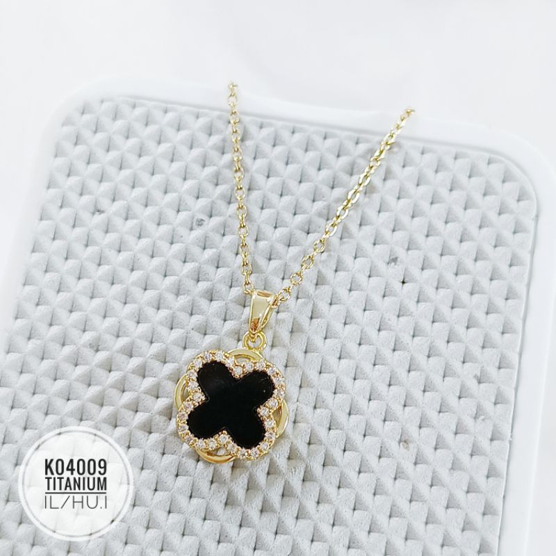 Kalung Titanium clover liontin putar Gold K04009