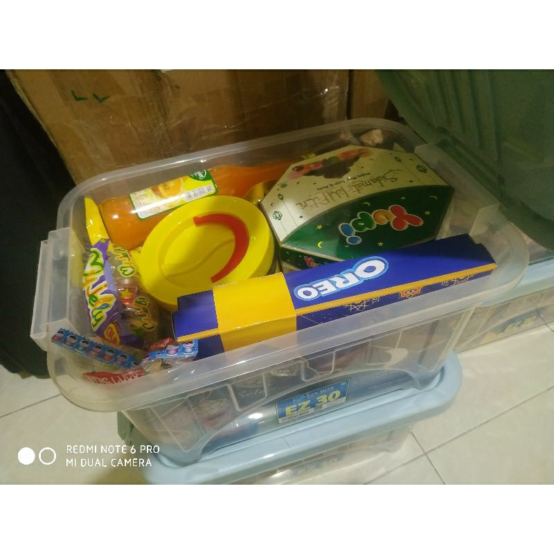 

Bingkisan THR Box besar hampers lebaran