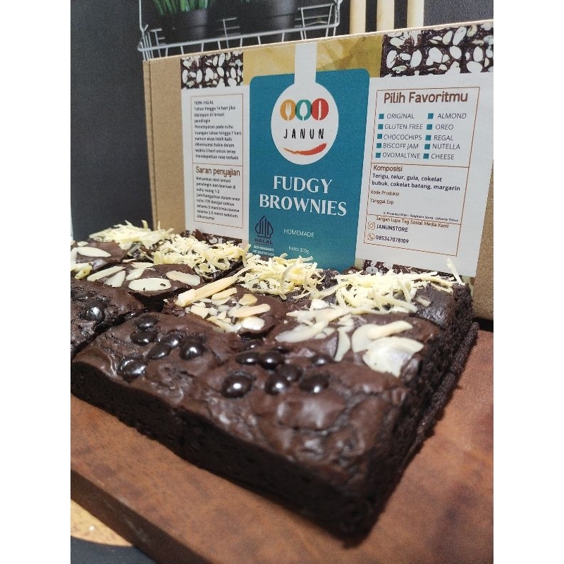 

BROWNIES PANGGANG FUDGE BROWNIES SHINY CRUST UKURAN 10X20 GLUTEN FREE BROWNIES HALAL