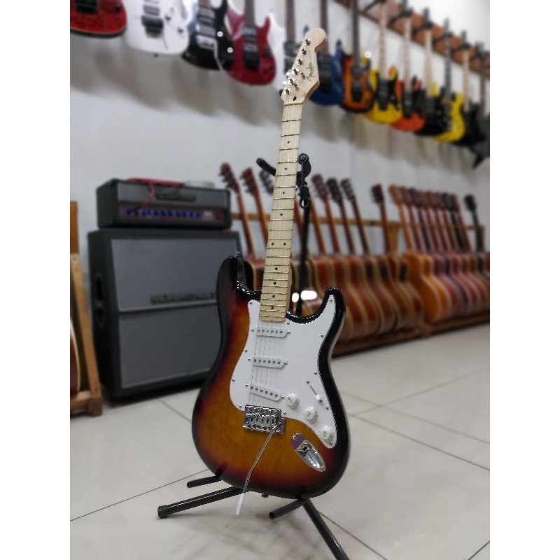 gitar Fender Stratocaster sunburst elektrik listrik