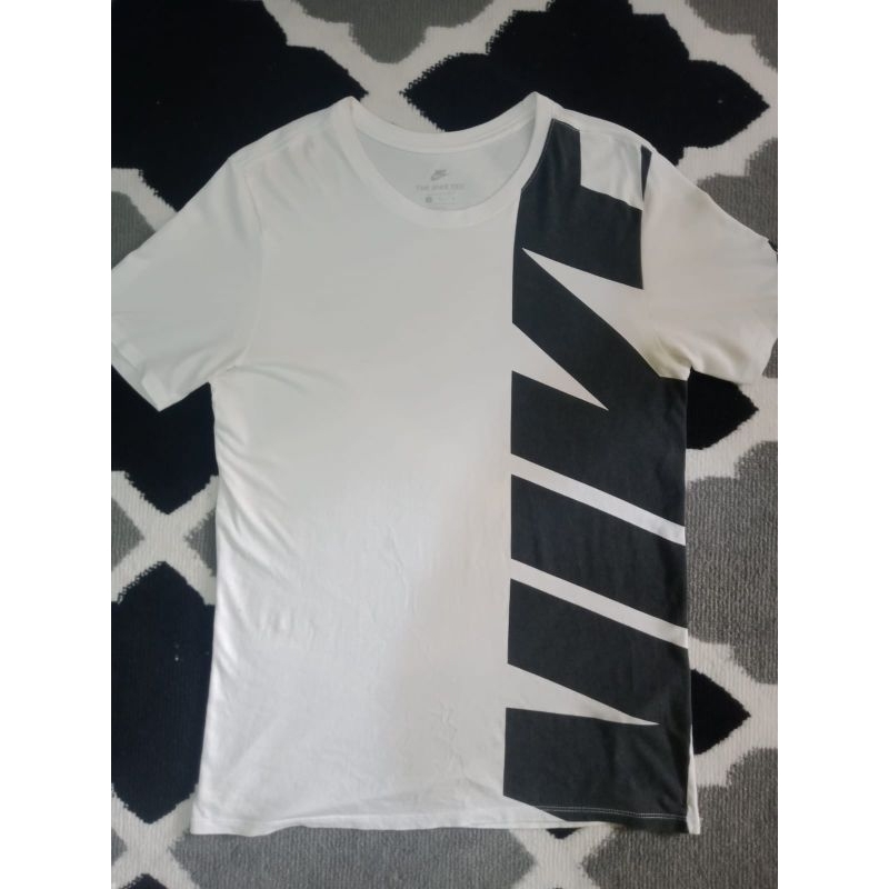 Nike big logo second