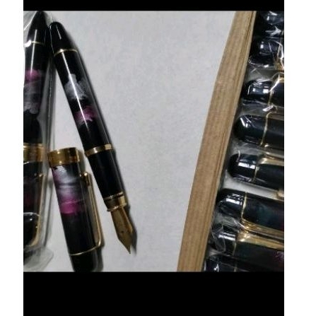 

PENA FOUNTAIN / PENA JADUL isi ulang lancip / SOUVENIR / HADIAH