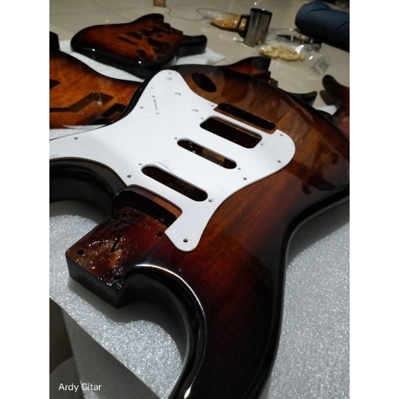 Body Gitar fender stratocaster strato Finishing