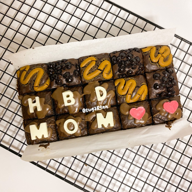 

Fudgy Brownies Custom Huruf 20x10 cm