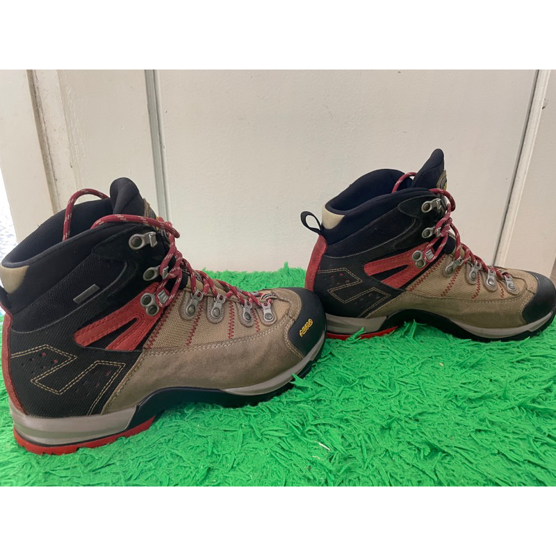 Asolo hiking boots fugitive GTX like new sepatu gunung
