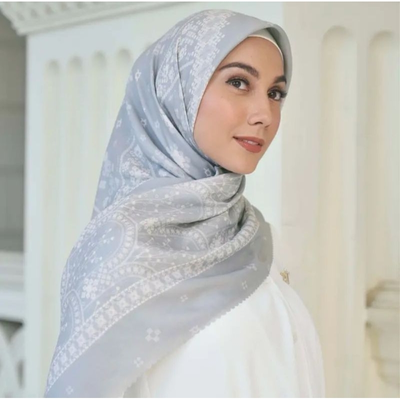 WEARING KLAMBY JEUMPA SCARF - MACCHIATO / CENDANA SCARF - BLACK BEAUTY / RUBY SCARF - CAROLINE / MAH