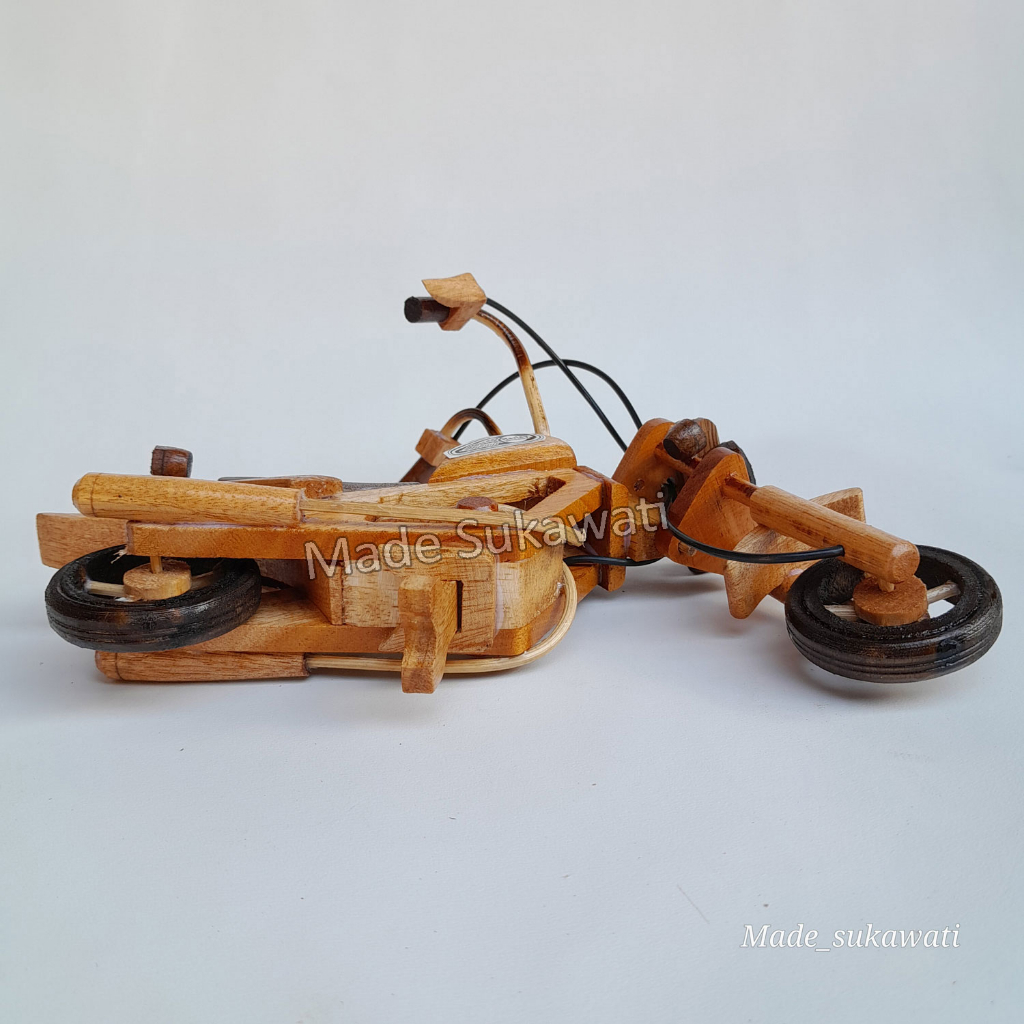 Miniatur motor Harley kerajinan kayu handmade