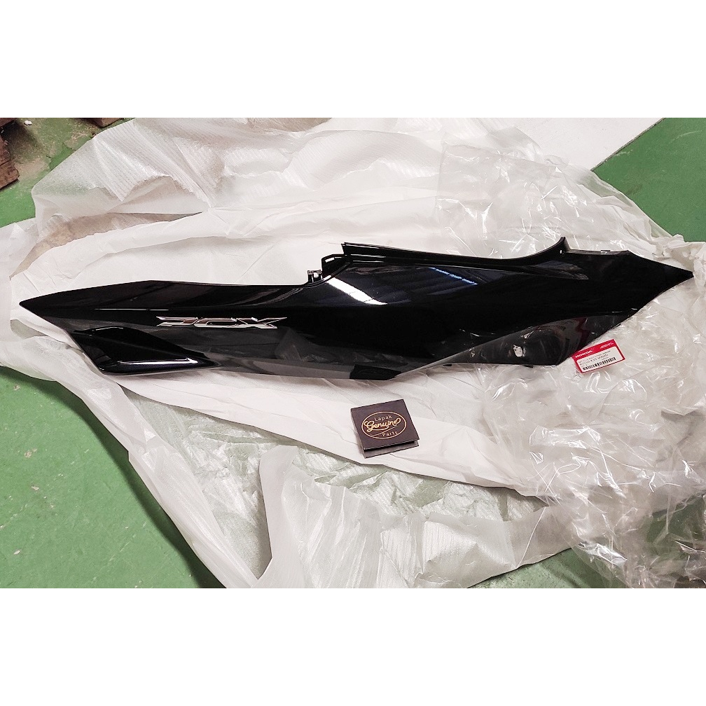 Cover Body Kanan Hitam Lengkap Dengan Emblem PCX 150 CBU 83550-K35-V00ZD Ori