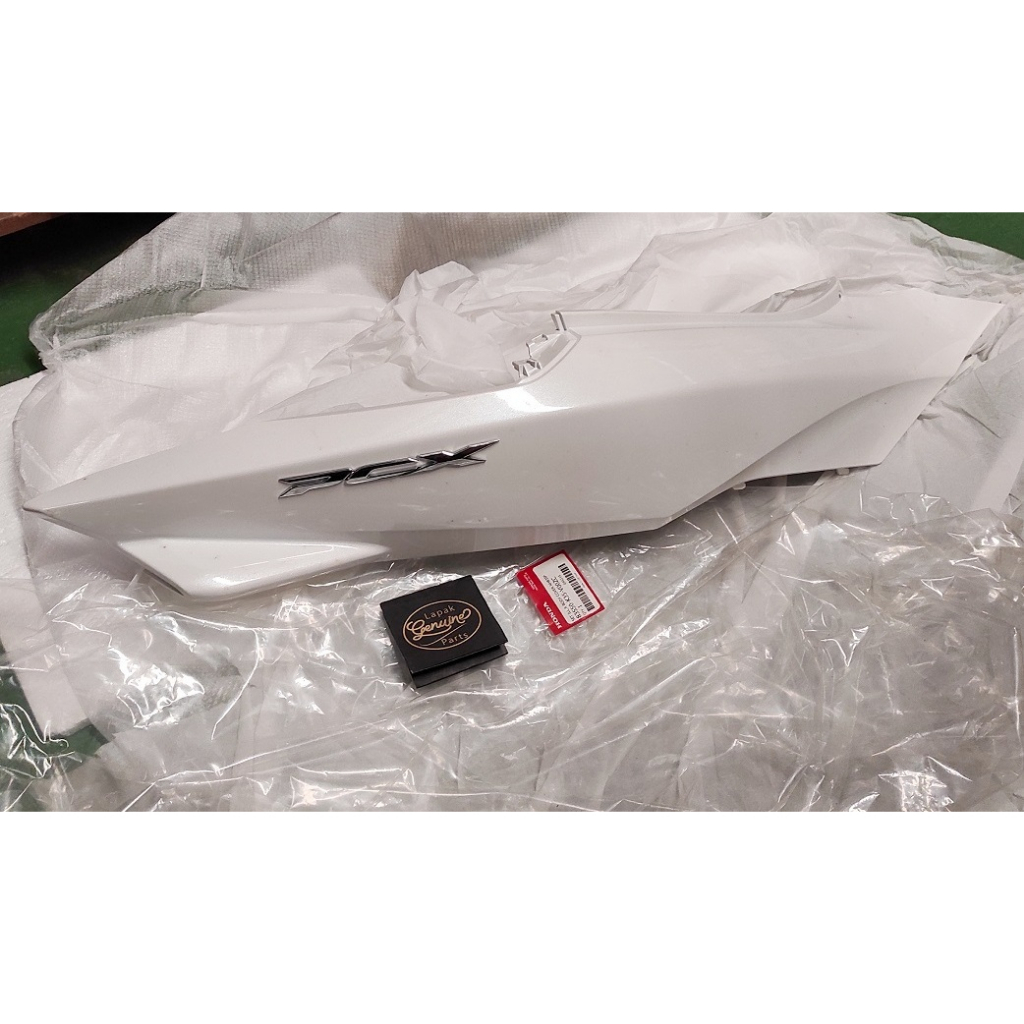 Cover Body Kanan Putih Lengkap Dengan Emblem PCX 150 CBU 83550-K35-V00ZC Ori