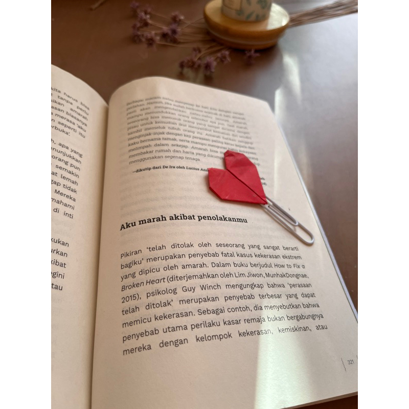 

Pembatas Buku Aesthetic bentuk Love | Handmade by Helen