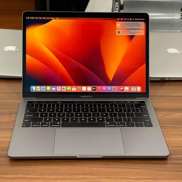 Macbook Pro 13 Inch tahun 2019 core i7 Ram 16gb Ssd 1tb