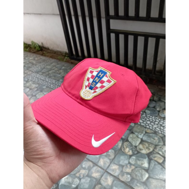 Topi Vintage Nike Croatia Y2K Tag
