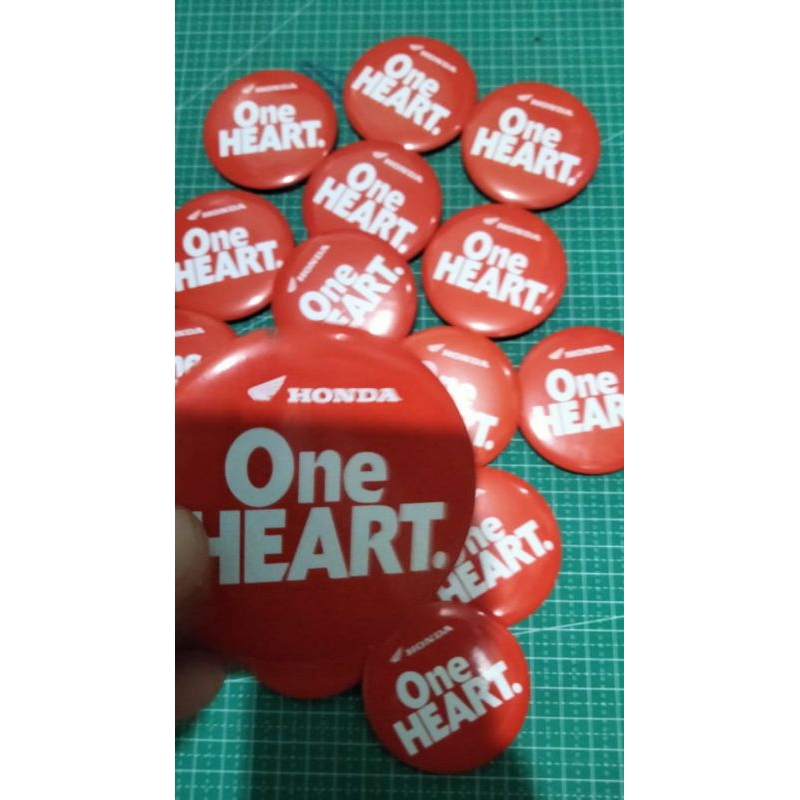PIN HONDA ONE HEART UKURAN 5.8 CM