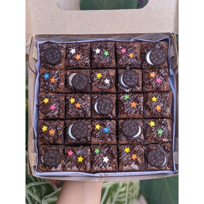 

FUDGY BROWNIES OREO AND STARS