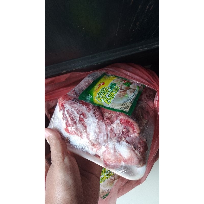 

Tulang Iga muda 1kg free bumbu kuah bakso