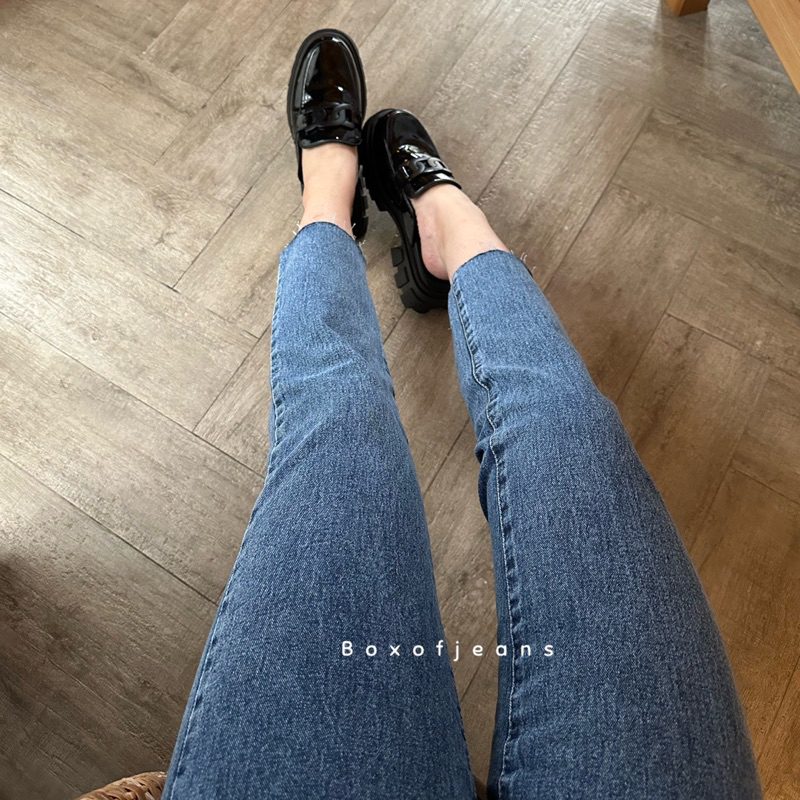 Boxofjeans - Unfinished / Rebel Boyfriend Jeans - SNOW BLUE - (STRAIGHT)