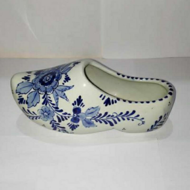 Hiasan sepatu bermotif delft holland besar