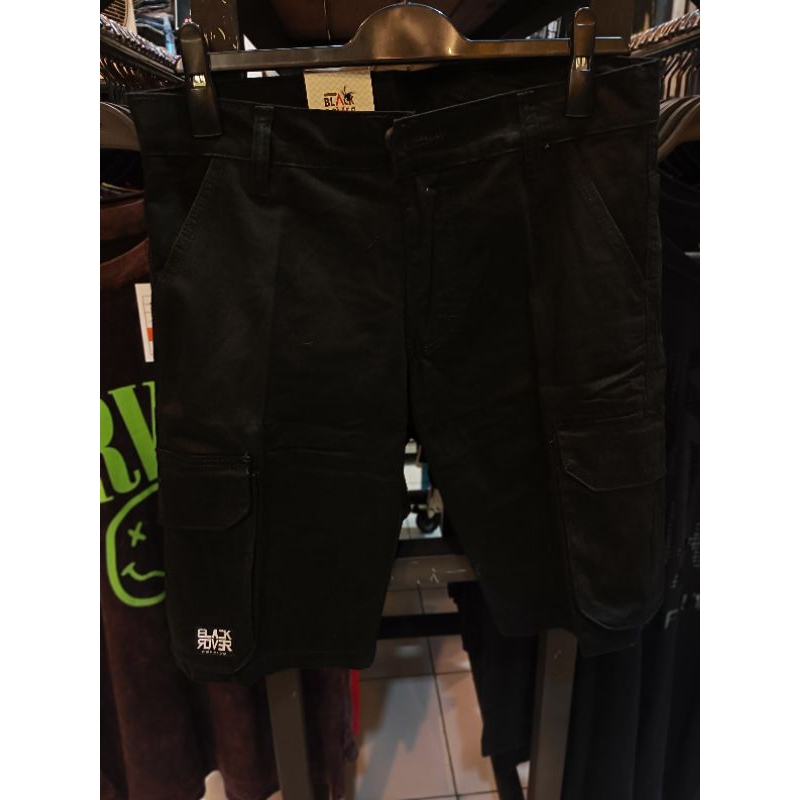 celana pendek cargo hitam black rover