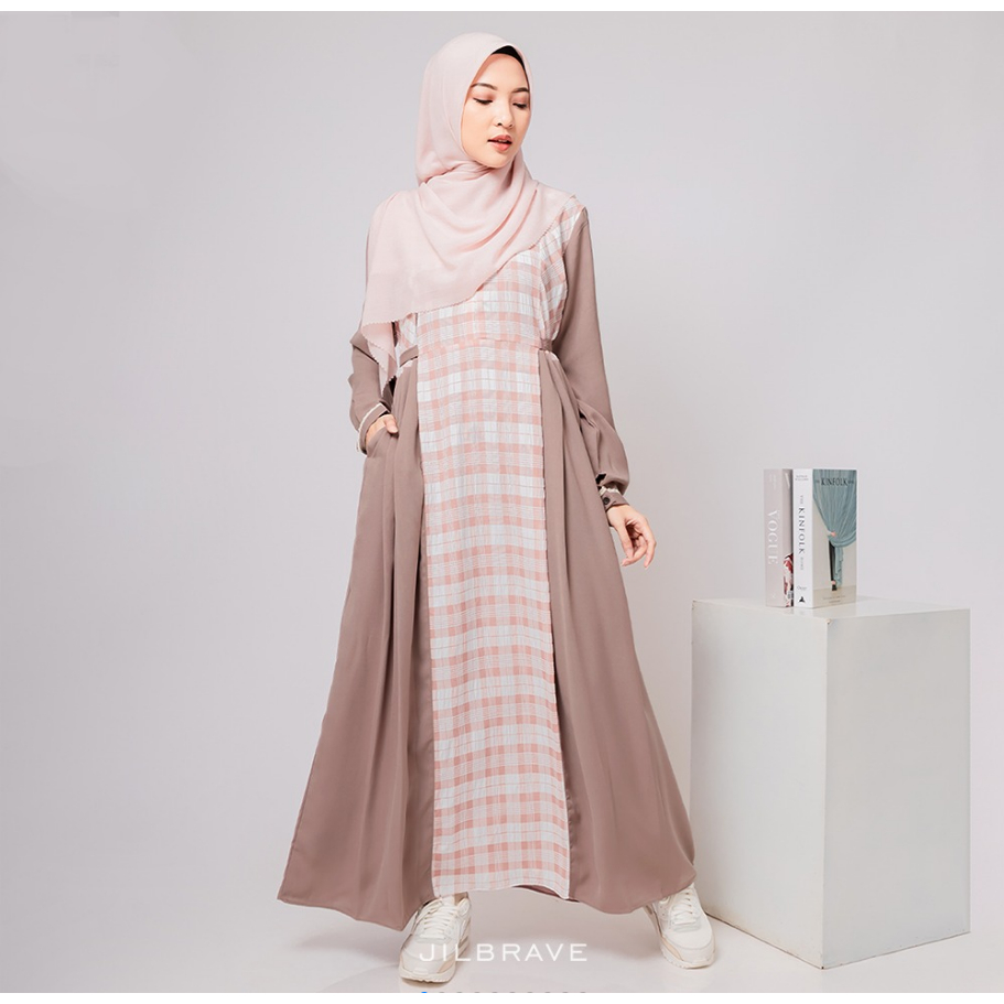 Jilbrave Zheya Dress Model Feminine Casual Style | Plaid Dress | Cute Feminine Outfit | Simple Dress